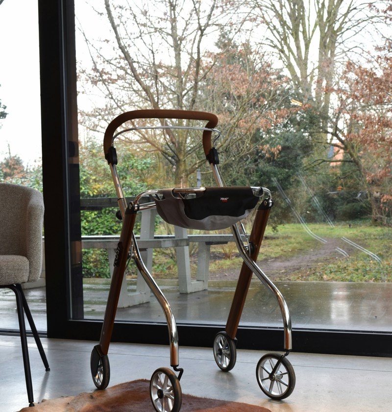 Mobility aid with bag 