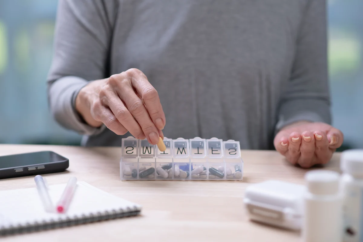 A carent sorting medicine for their elderly parent