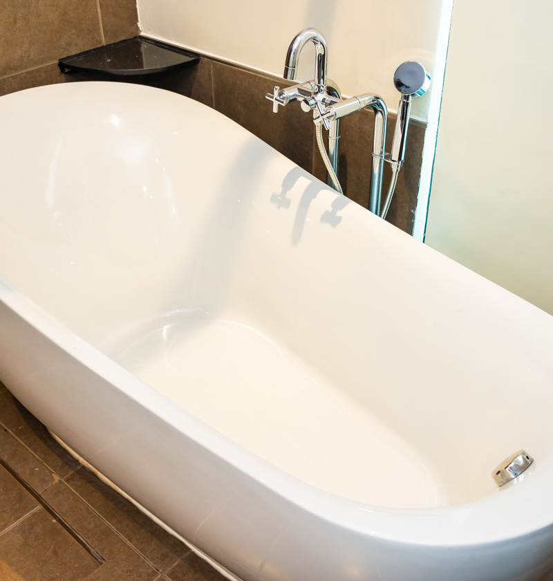 Bathtub represemting the ease of long handed apparatus when elderly parents and their mobility decreases